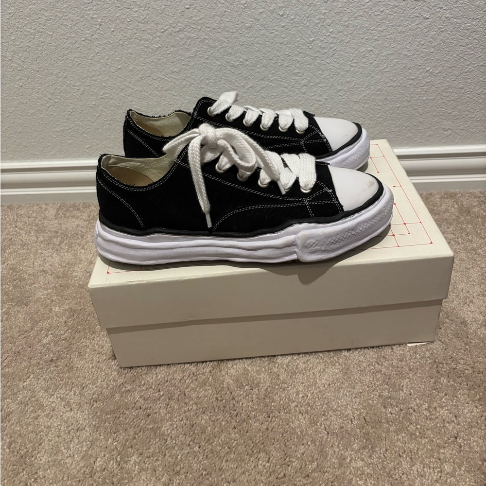 Original black and white Madison mihara yasuhiro no box